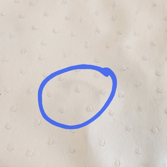 Guess white bag in preloved condition! - Picture 10 of 15